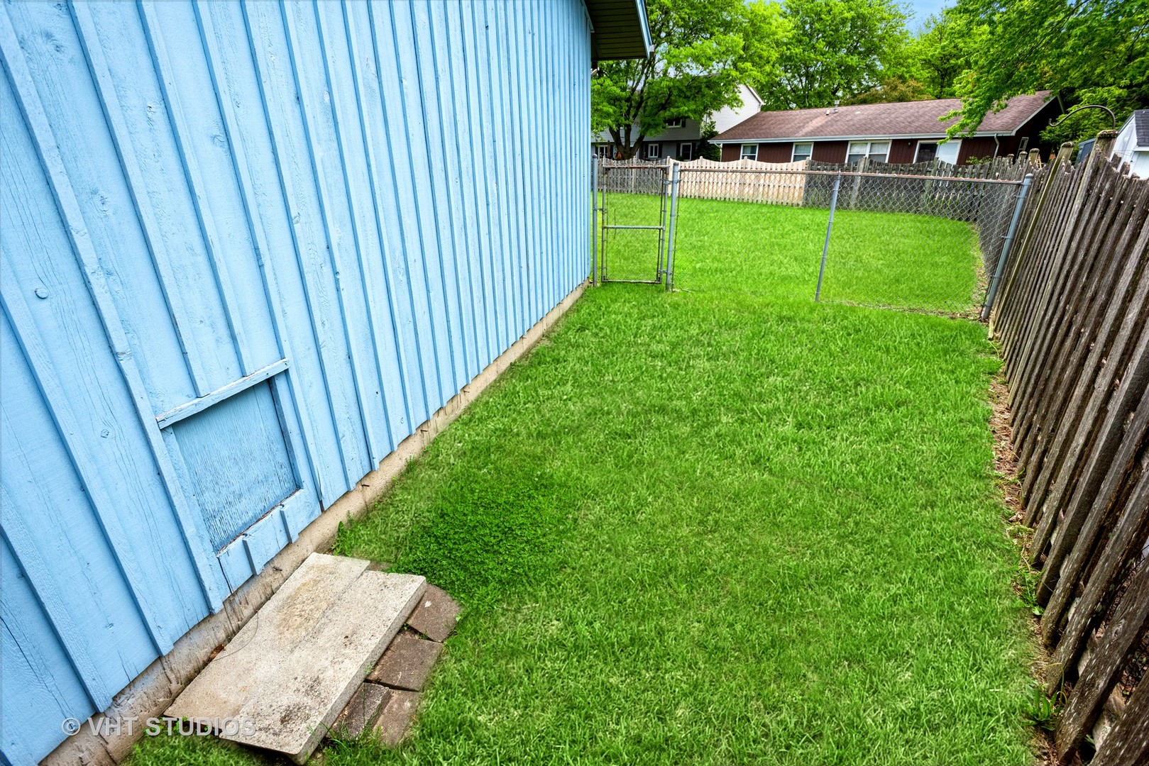 577 Yellowstone Drive Elgin, IL 60123 - Photo 25 of 30 a view of a house with backyard and porch