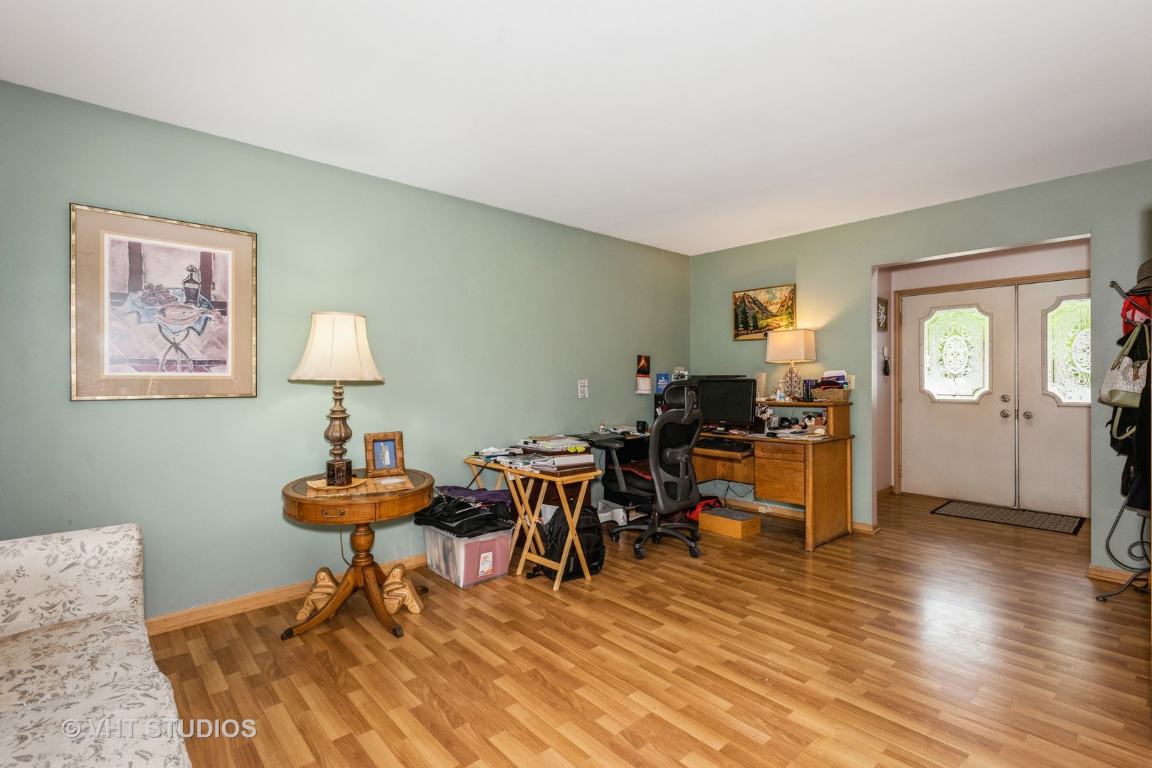 577 Yellowstone Drive Elgin, IL 60123 - Photo 5 of 30 a living room with furniture and a window