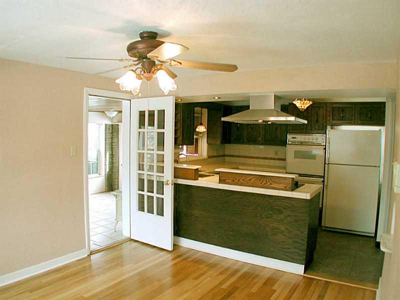 5301 Baptist Road Whitehall, PA 15236 - Photo 4 of 25 Dining Room.
