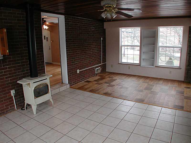 5301 Baptist Road Whitehall, PA 15236 - Photo 9 of 25 Family Room.