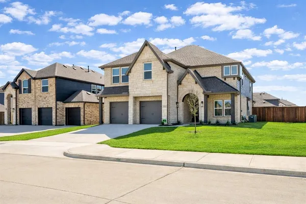 $4,295 | 3722 Milwaukee Avenue, Midlothian, TX 76065