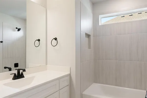 $4,295 | 3722 Milwaukee Avenue, Midlothian, TX 76065