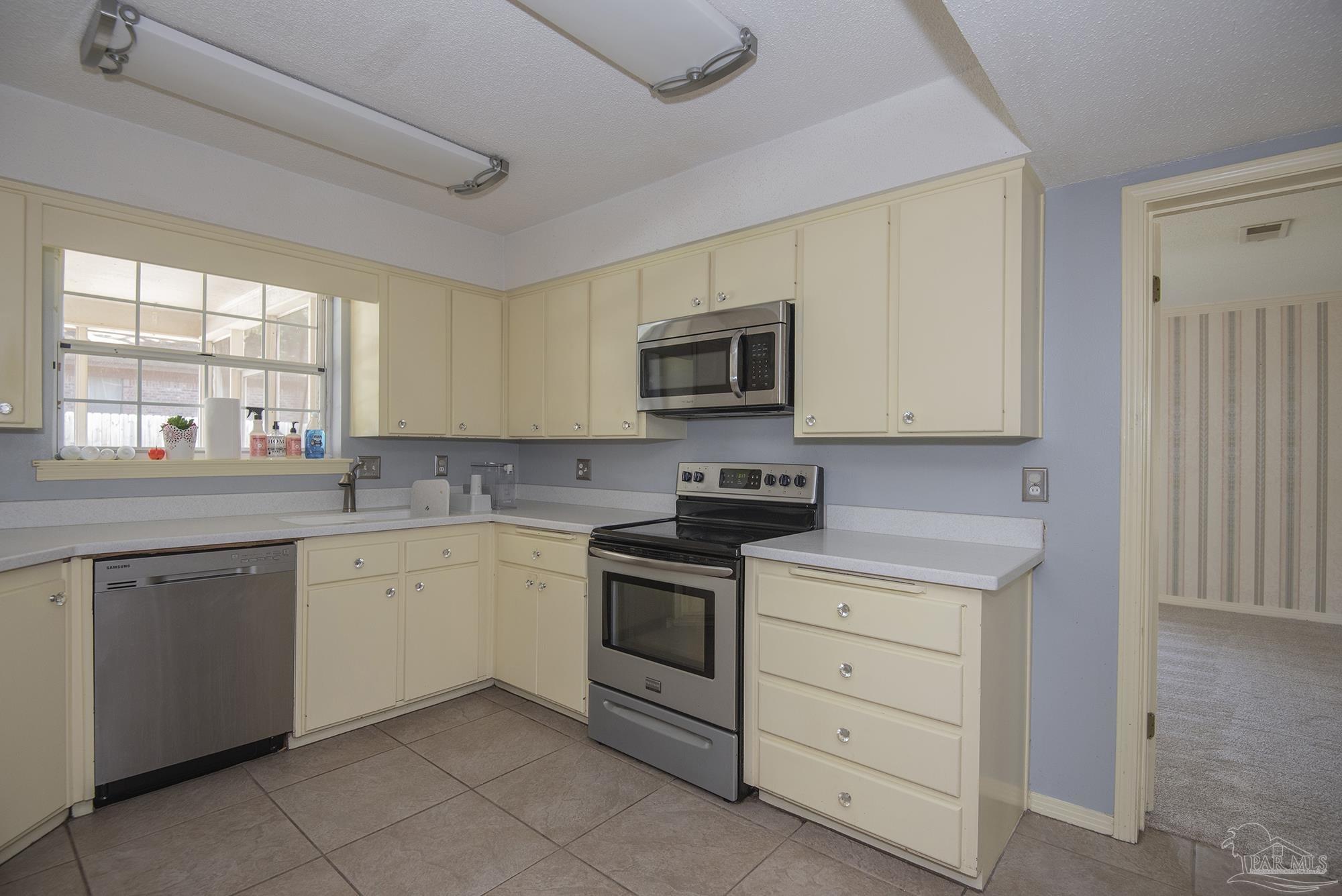 9155 Woodrun Road Pensacola, FL 32514 - Photo 14 of 48 Gallery Image 14