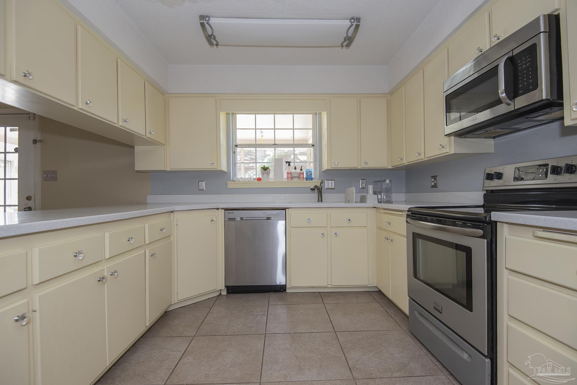 9155 Woodrun Road Pensacola, FL 32514 - Photo 15 of 48 Gallery Image 15