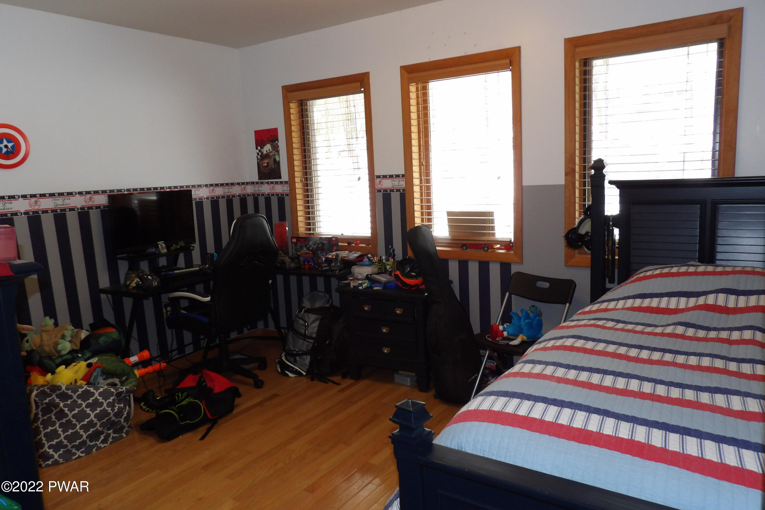 115 Kiel Road Milford, PA 18337 - Photo 10 of 29 LARGE BEDROOM