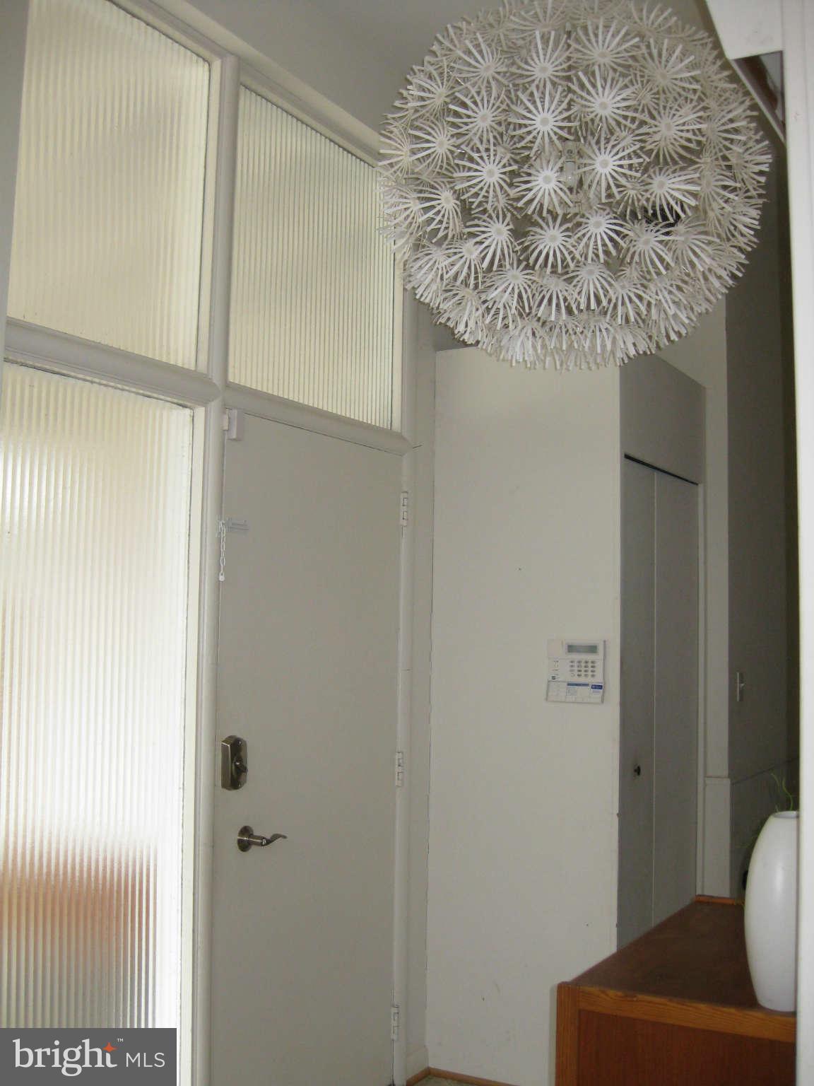 811 North Belgrade Road Silver Spring, MD 20902 - Photo 2 of 30 Foyer