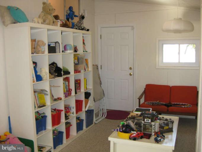811 North Belgrade Road Silver Spring, MD 20902 - Photo 14 of 30 Family Room
