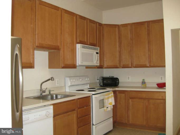 811 North Belgrade Road Silver Spring, MD 20902 - Photo 5 of 30 Kitchen