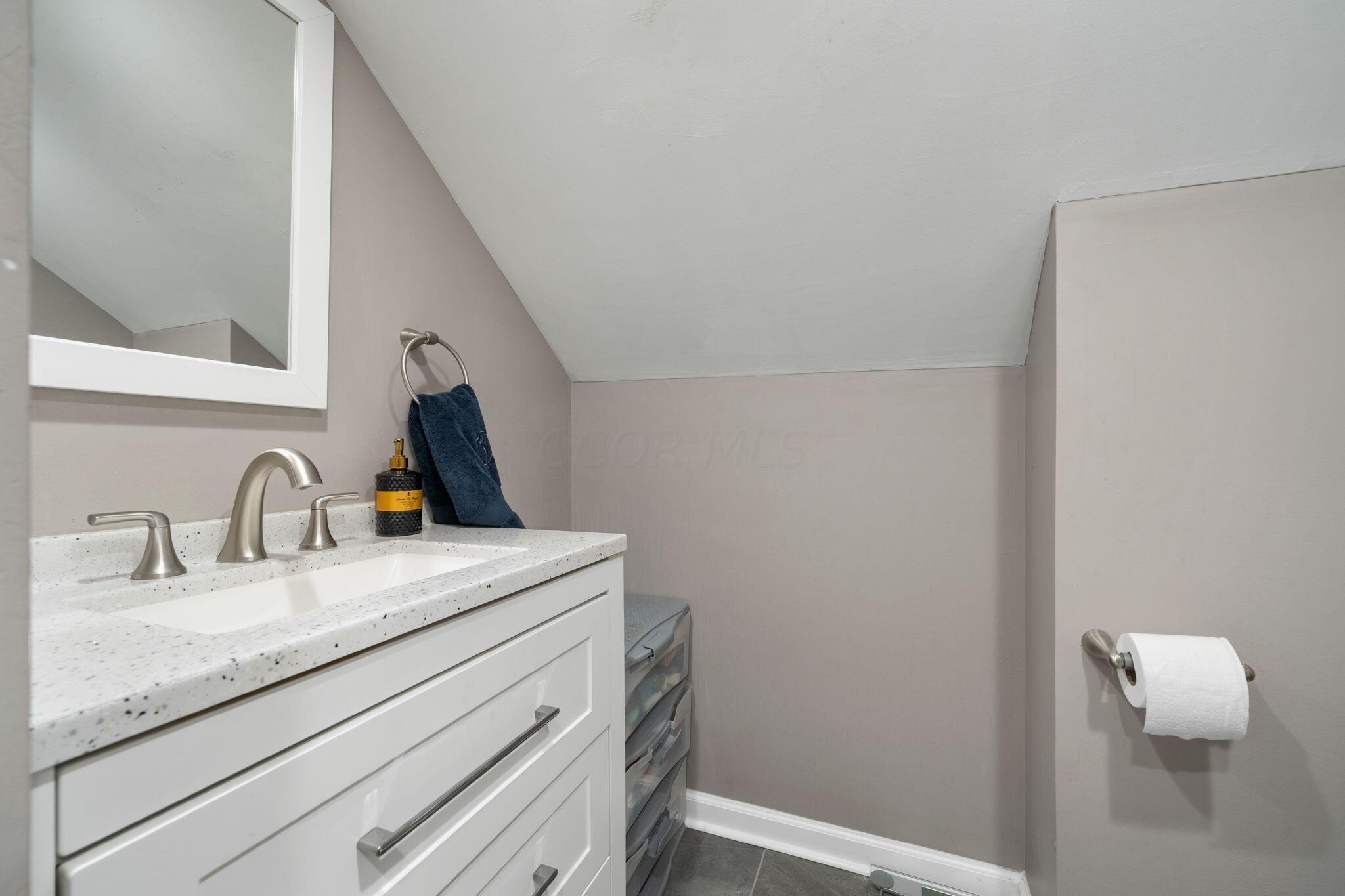 840 Thomas Road Grandview Heights, OH 43212 - Photo 21 of 39 Primary Bath