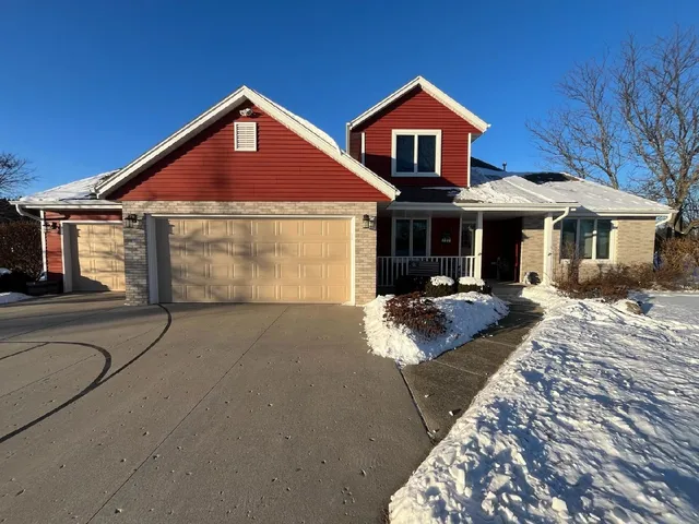 $539,500 | 6692 West Thornapple Drive, Janesville, WI 53548