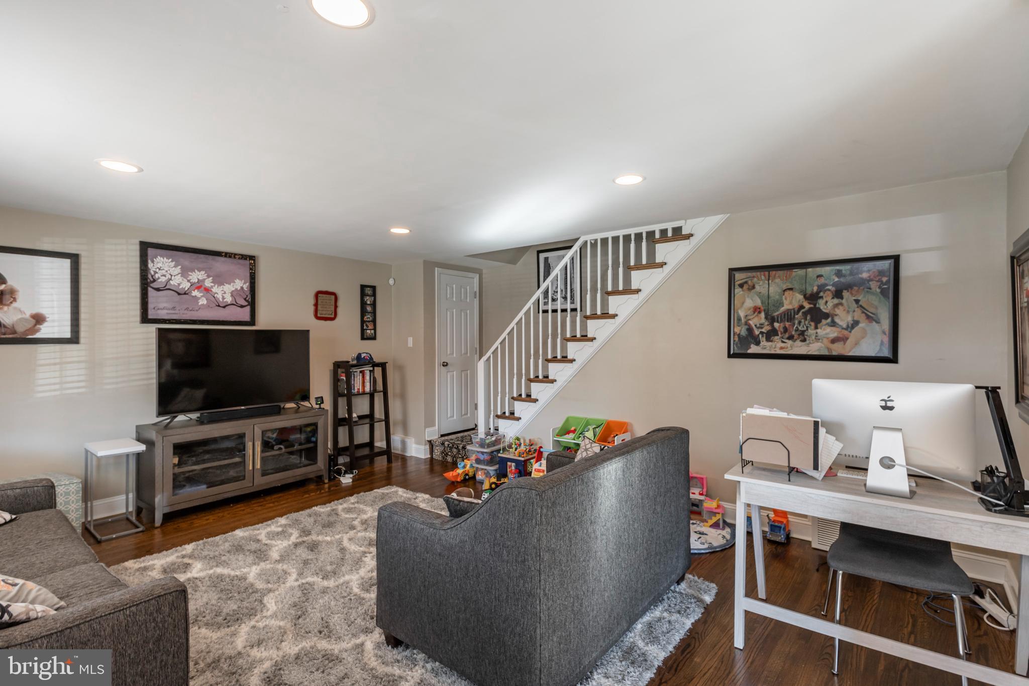 211 Pembroke Road Havertown, PA 19083 - Photo 6 of 37 Living Room