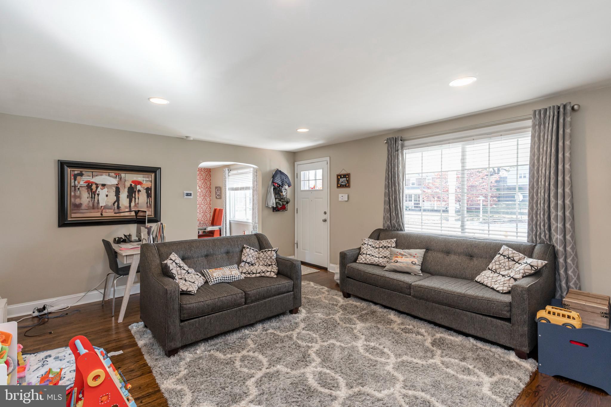 211 Pembroke Road Havertown, PA 19083 - Photo 8 of 37 Living Room