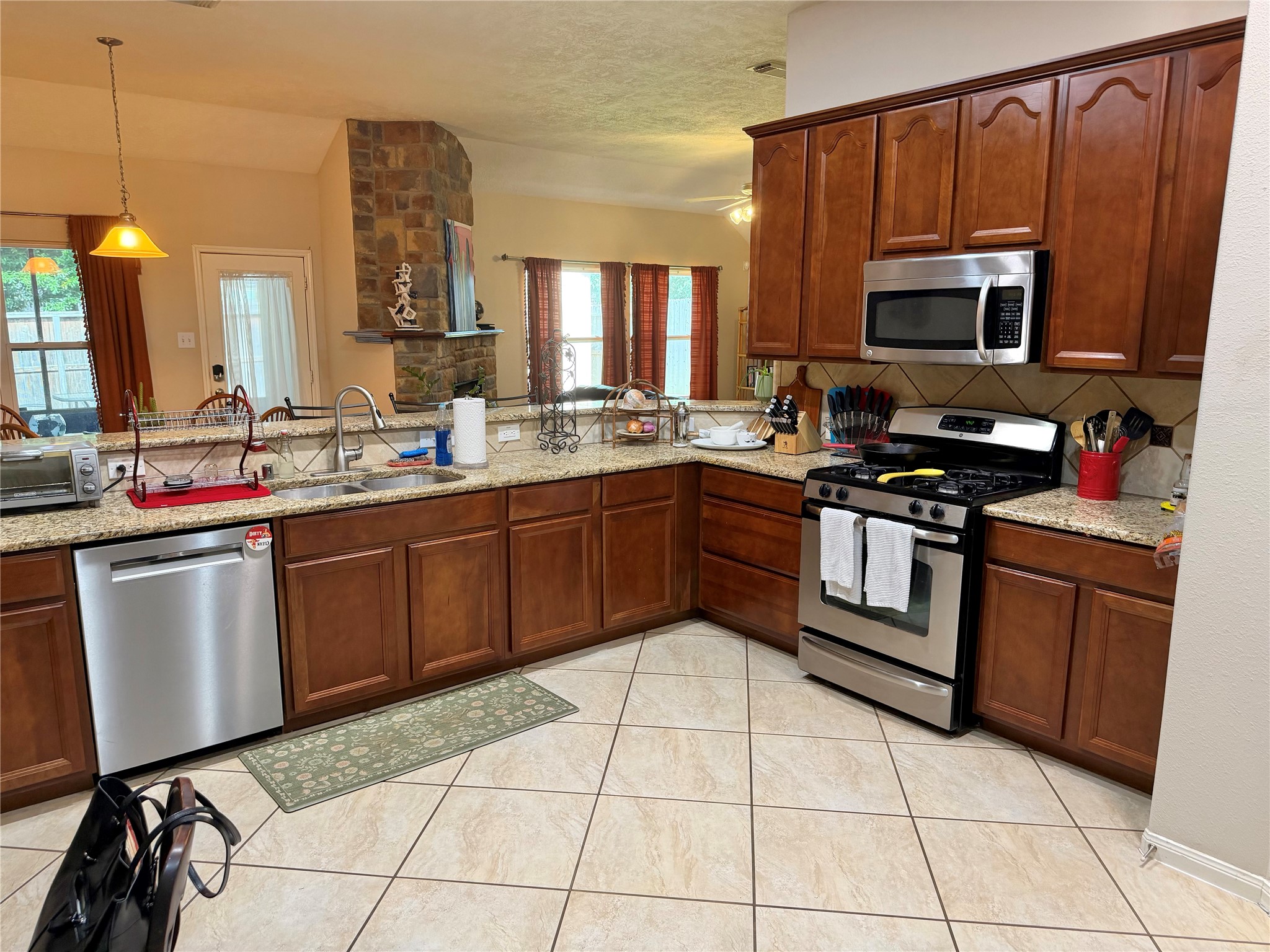 1907 Tavish Lane Conroe, TX 77301 - Photo 3 of 22