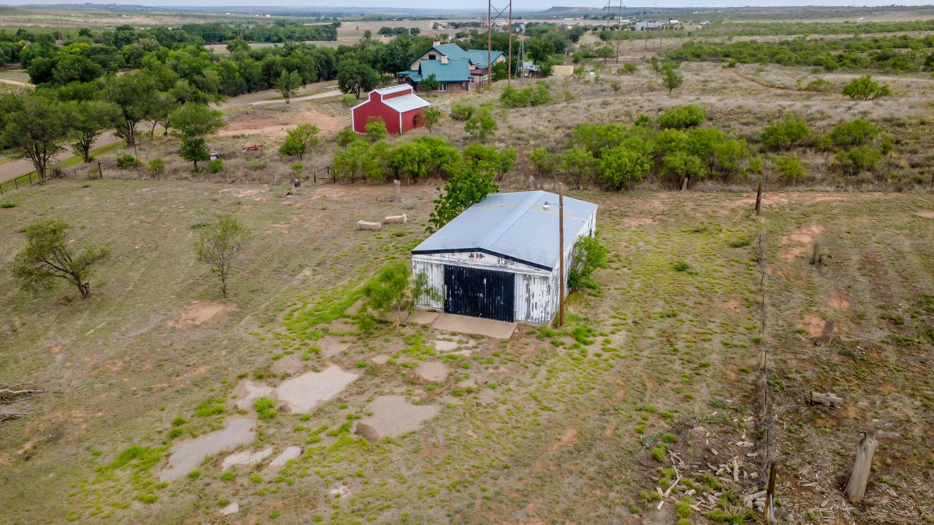 5920 Hester Road Amarillo, TX 79124 - Photo 5 of 38 32-Barn