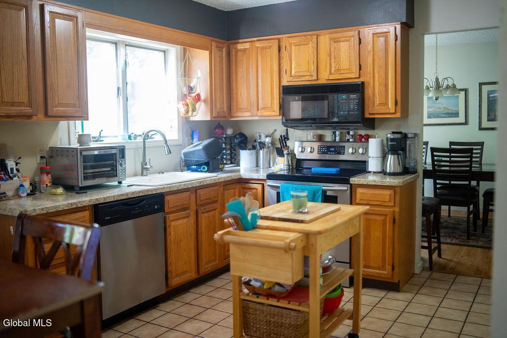 817 Lisha Kill Road Niskayuna, NY 12309 - Photo 7 of 14 7