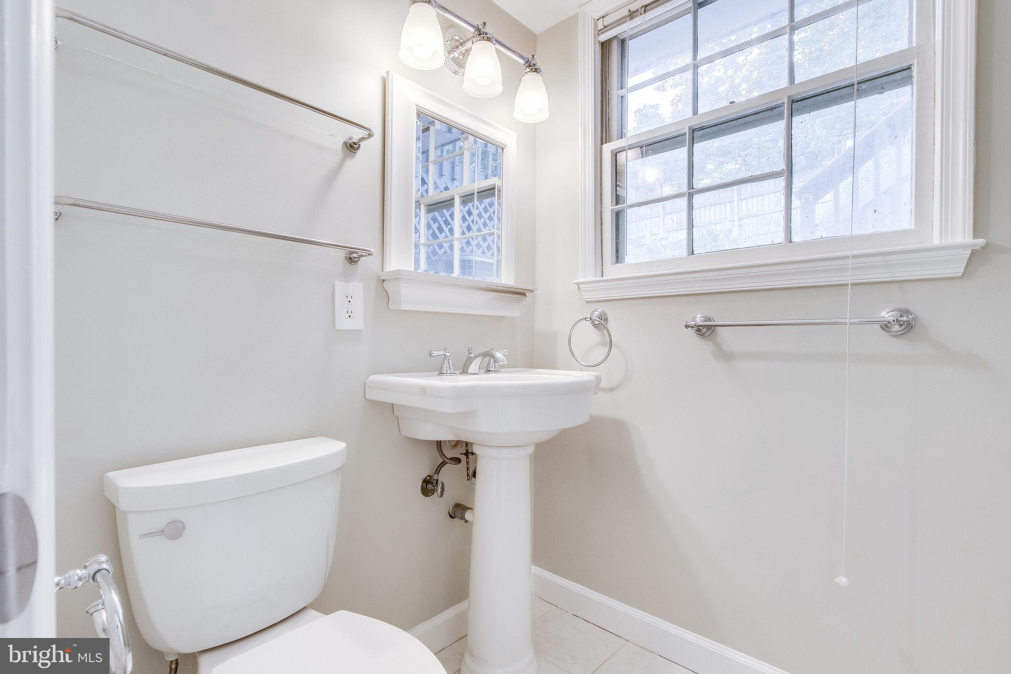 3306 Midland Road Fairfax, VA 22031 - Photo 24 of 31 Bath