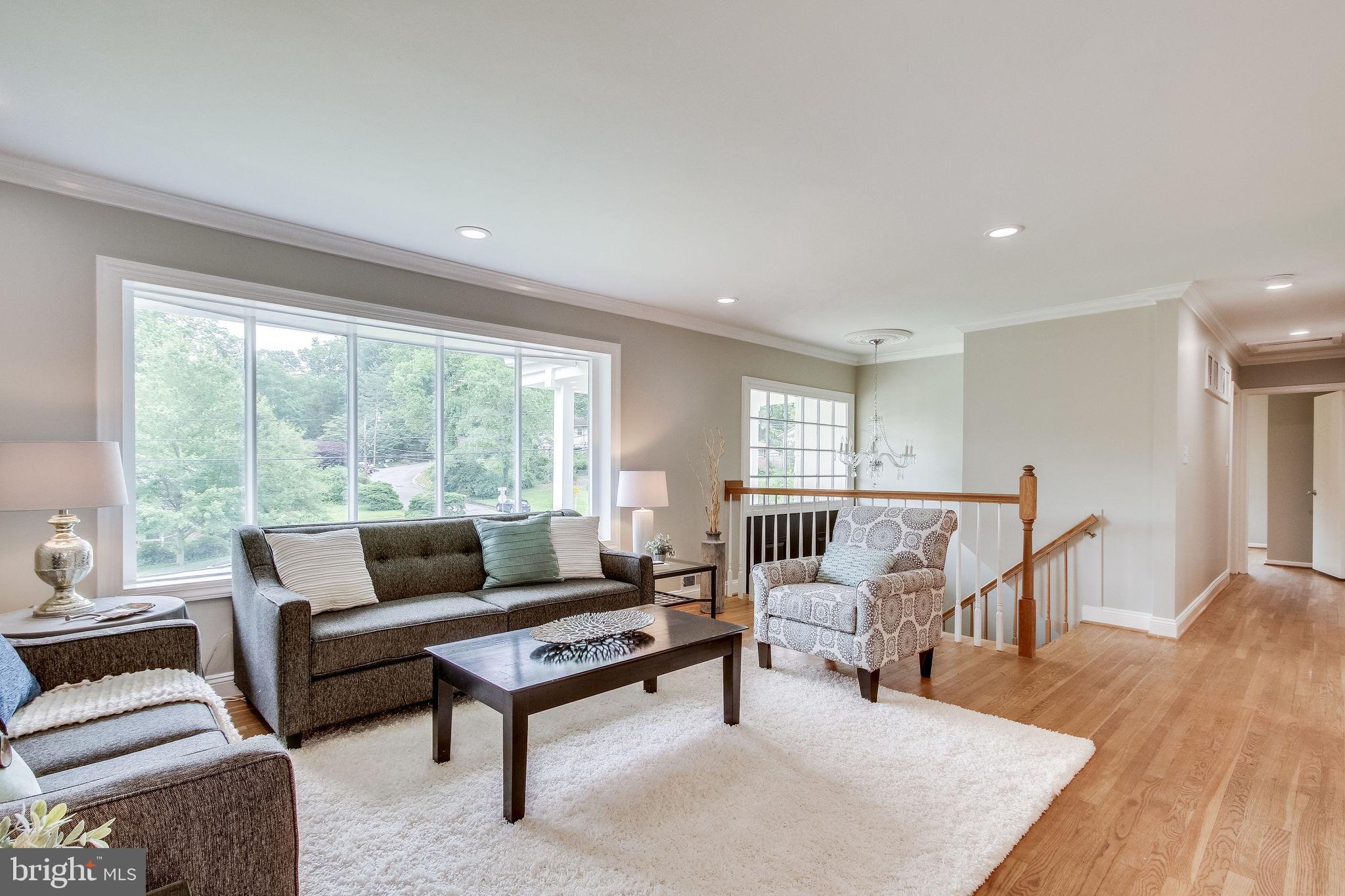3306 Midland Road Fairfax, VA 22031 - Photo 4 of 31 Living Room