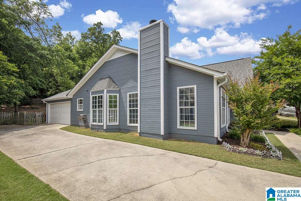 137 King James Court Alabaster, AL 35007 - Photo 3 of 21