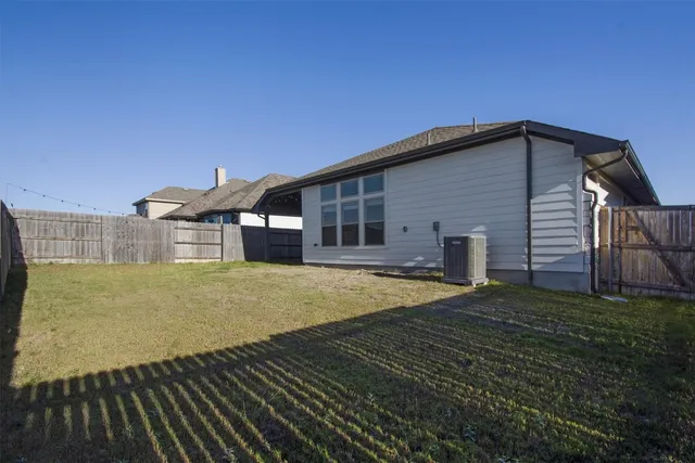 $2,100 | 356 Biscayne Bay Bend, Kyle, TX 78640