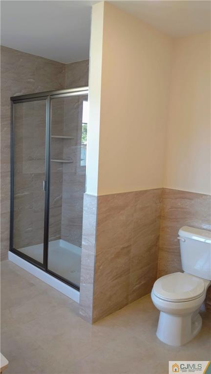 2028 Oak Tree Road Edison, NJ 08820 - Photo 21 of 39 a bathroom with a toilet and a shower