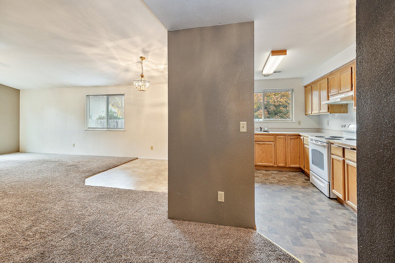 641 Southwest Balsam Road Grants Pass, OR 97526 - Photo 7 of 28 Another angle......
