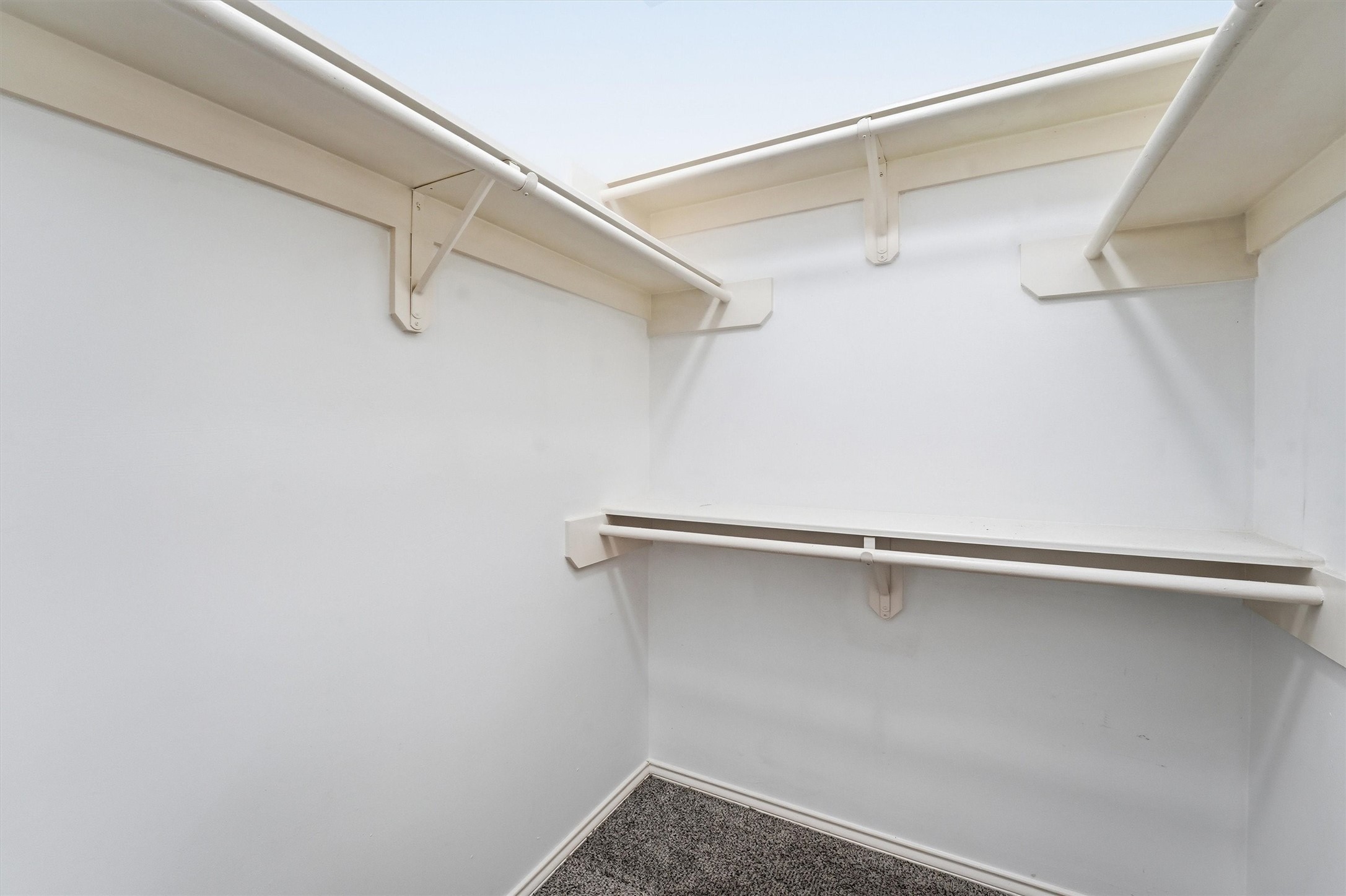 1507 Sutton Street Houston, TX 77006 - Photo 15 of 31 a close view of closet