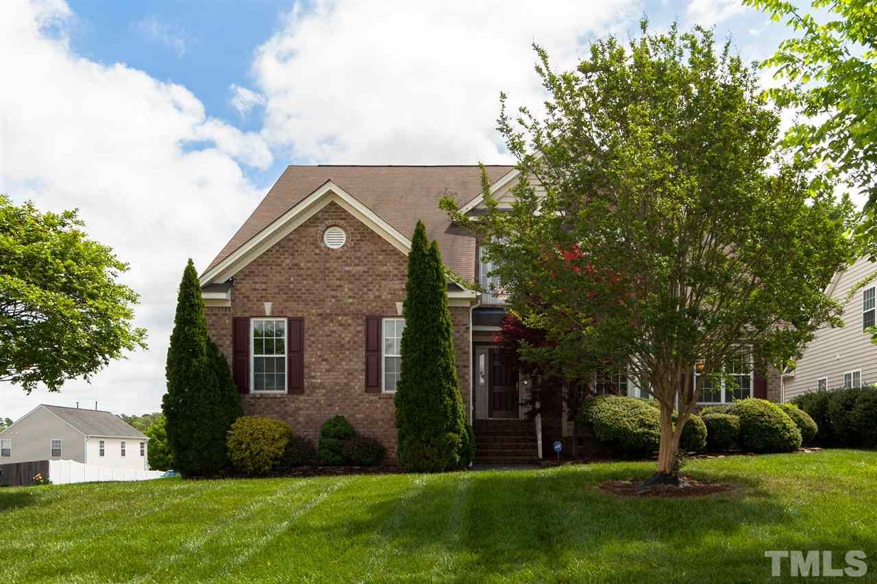 8916 Eaglebrook Court Raleigh, NC 27617 - Photo 3 of 25 Gallery Image 3