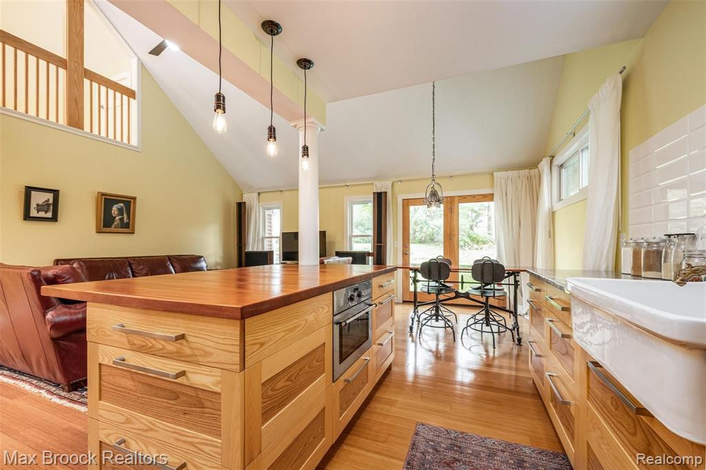 1709 Inverness Street Sylvan Lake, MI 48320 - Photo 5 of 33