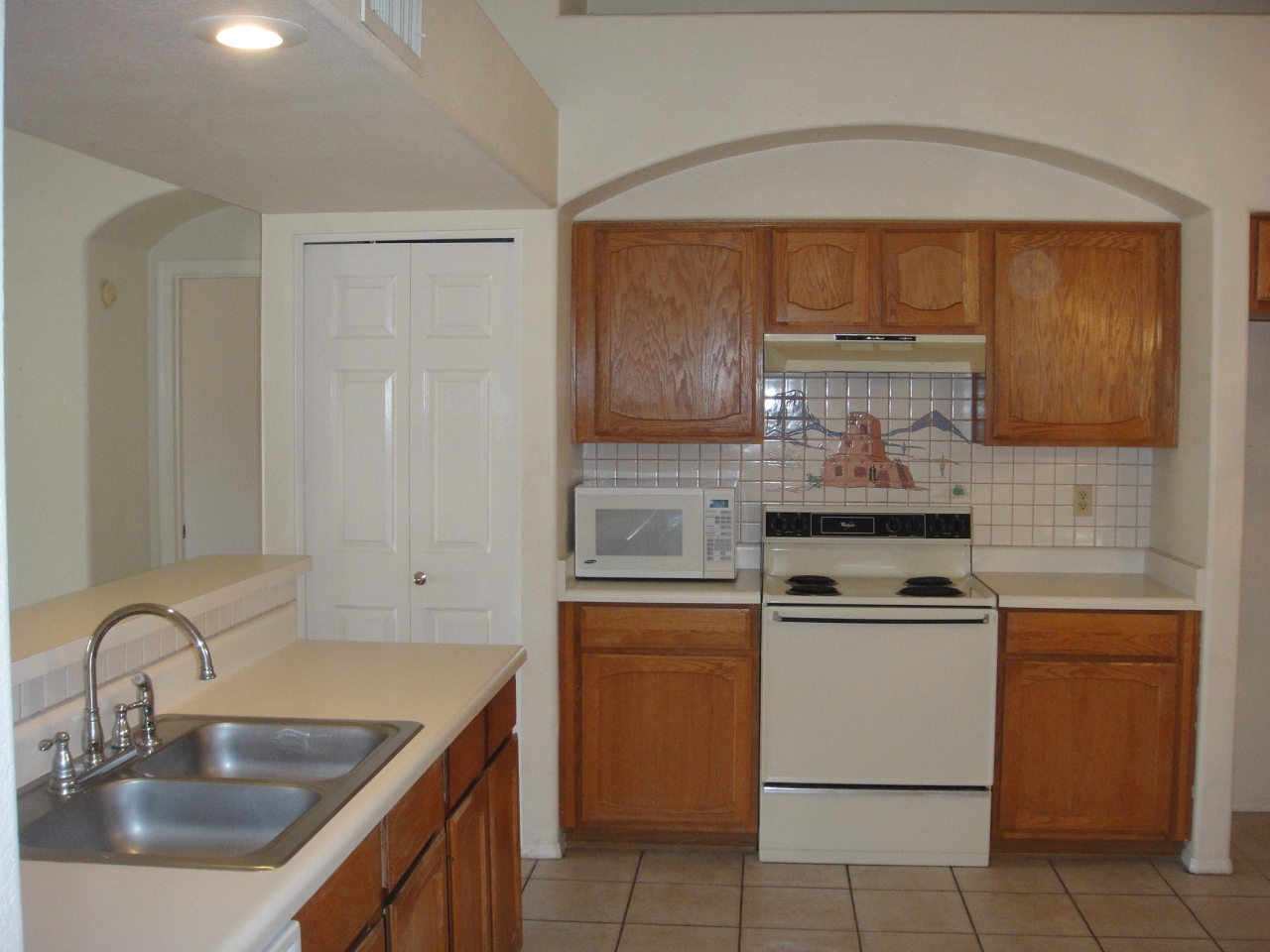 14835 South 26th Way Phoenix, AZ 85048 - Photo 3 of 14 Kitchen