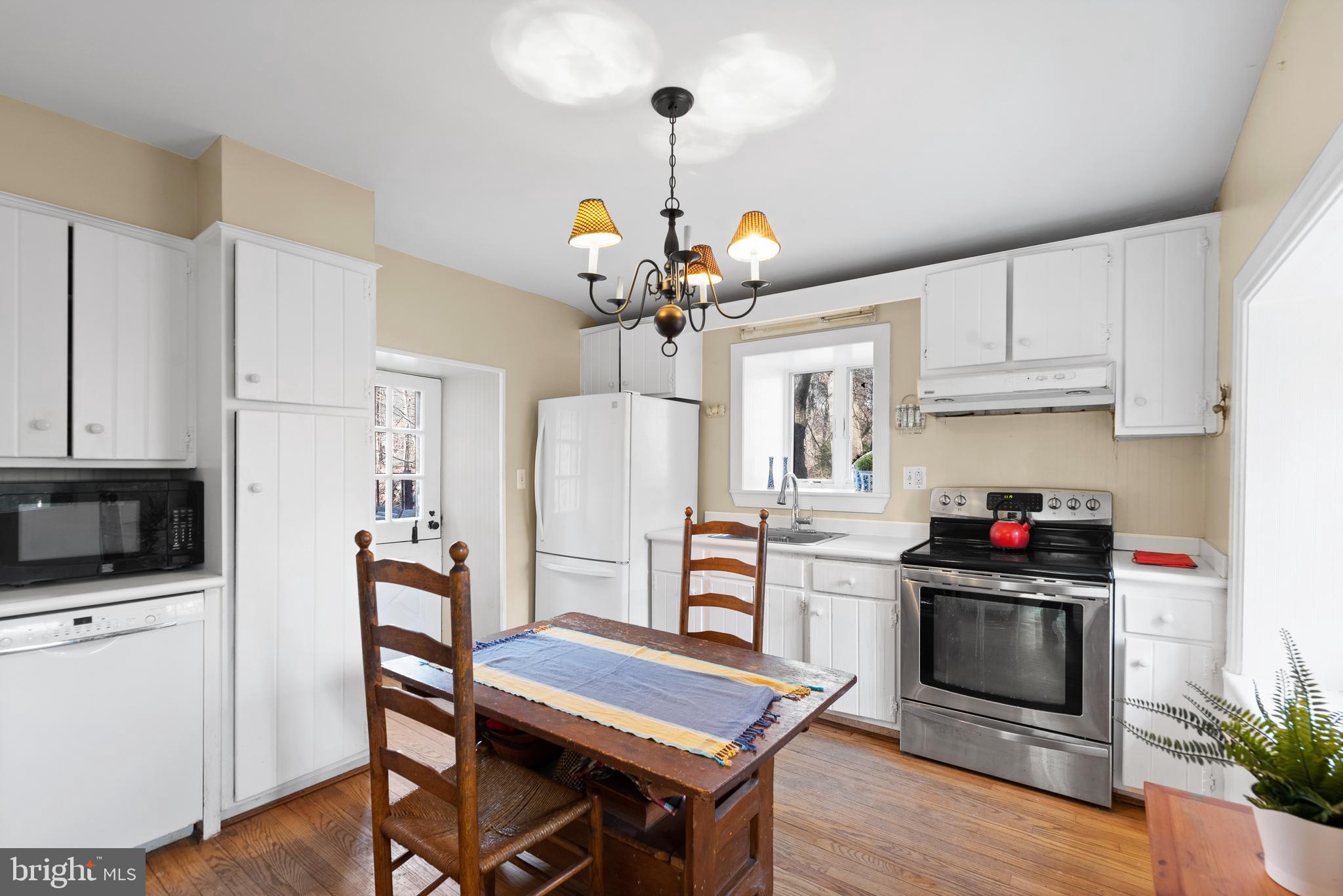 411 Gulph Creek Road Wayne, PA 19087 - Photo 11 of 25 Kitchen