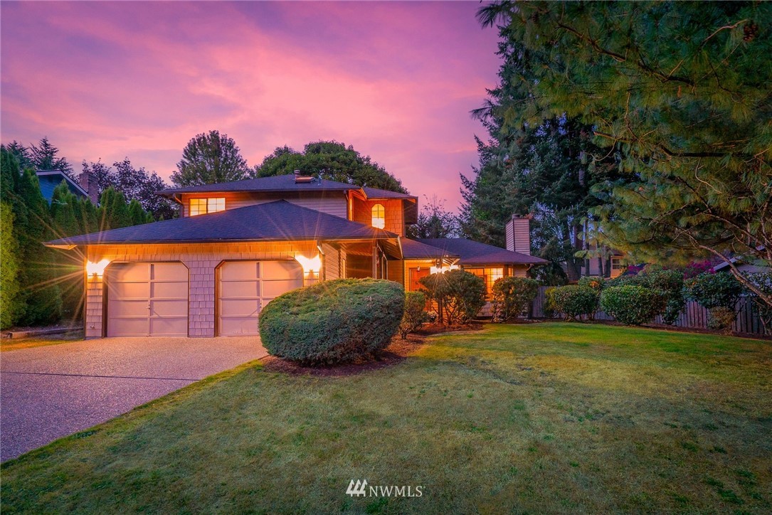 13024 Northeast 184th Place Bothell, WA 98011 - Photo 27 of 27 a backyard of a house with lots of green space and outdoor seating