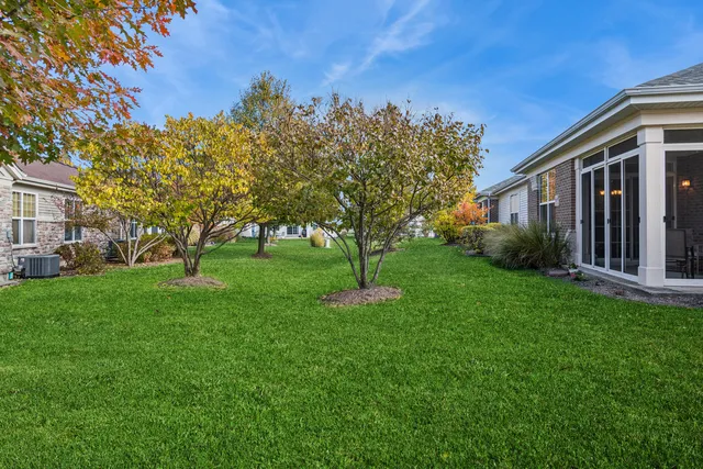 $440,000 | 2819 Normandy Circle, Naperville, IL 60564