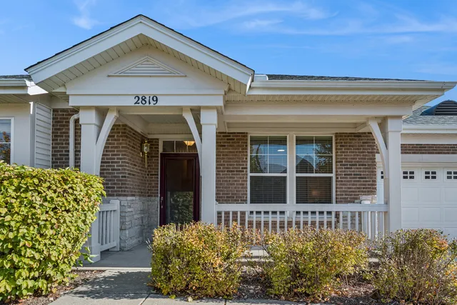 $440,000 | 2819 Normandy Circle, Naperville, IL 60564