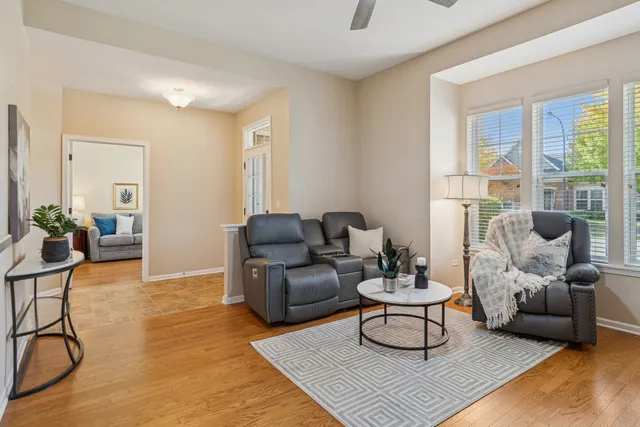 $440,000 | 2819 Normandy Circle, Naperville, IL 60564