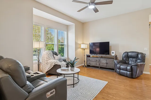 $440,000 | 2819 Normandy Circle, Naperville, IL 60564