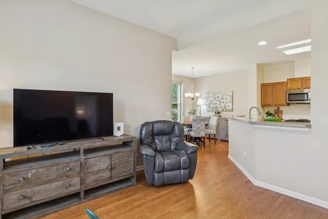 $440,000 | 2819 Normandy Circle, Naperville, IL 60564