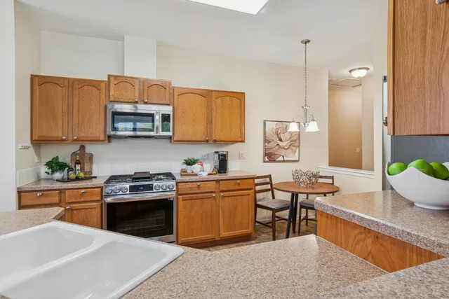 $440,000 | 2819 Normandy Circle, Naperville, IL 60564