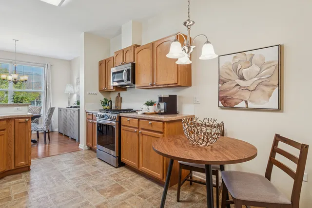 $440,000 | 2819 Normandy Circle, Naperville, IL 60564