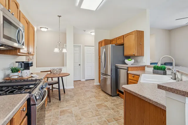 $440,000 | 2819 Normandy Circle, Naperville, IL 60564