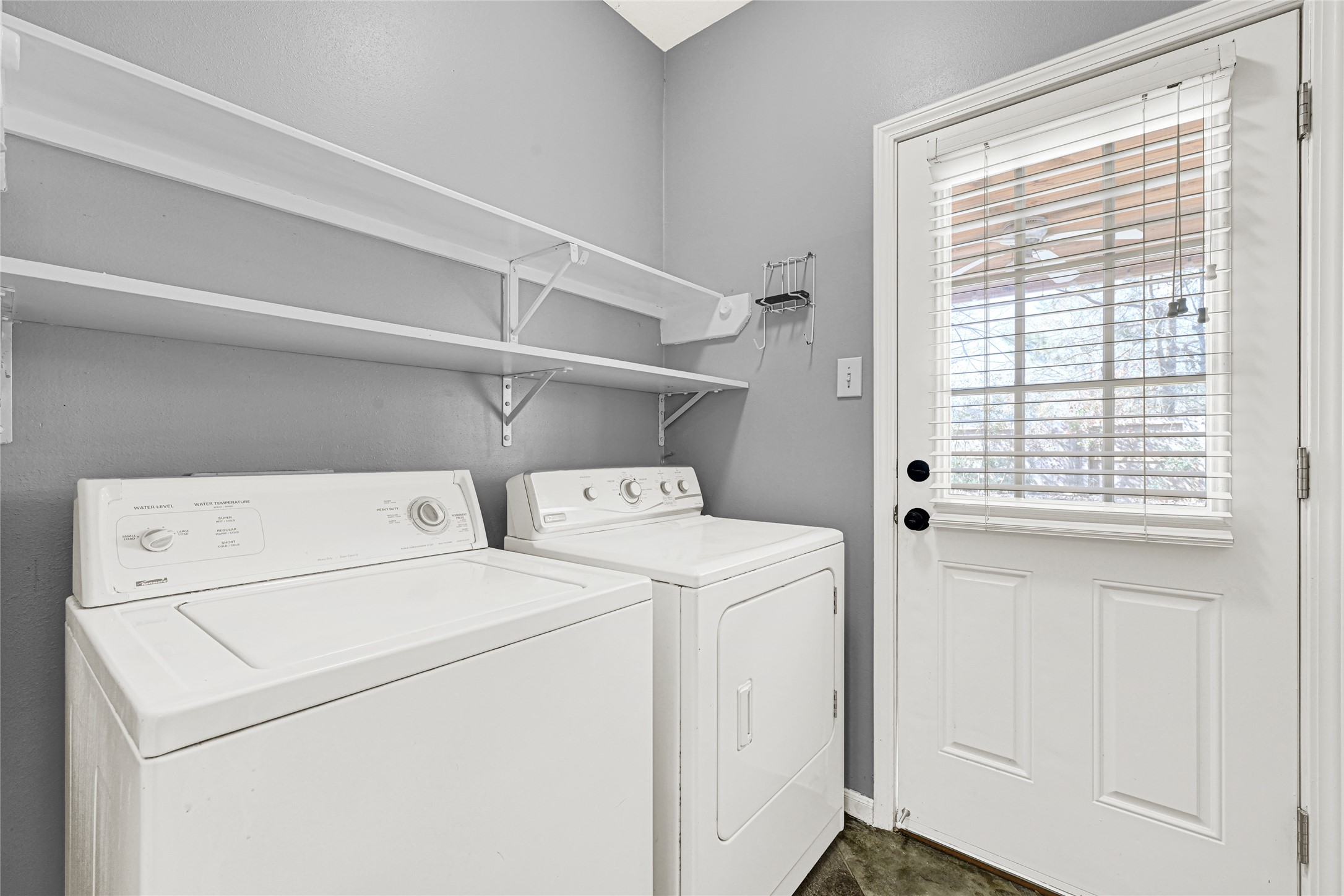 12902 Chalfield Circle Houston, TX 77044 - Photo 26 of 36 utility room in house and on 1st floor