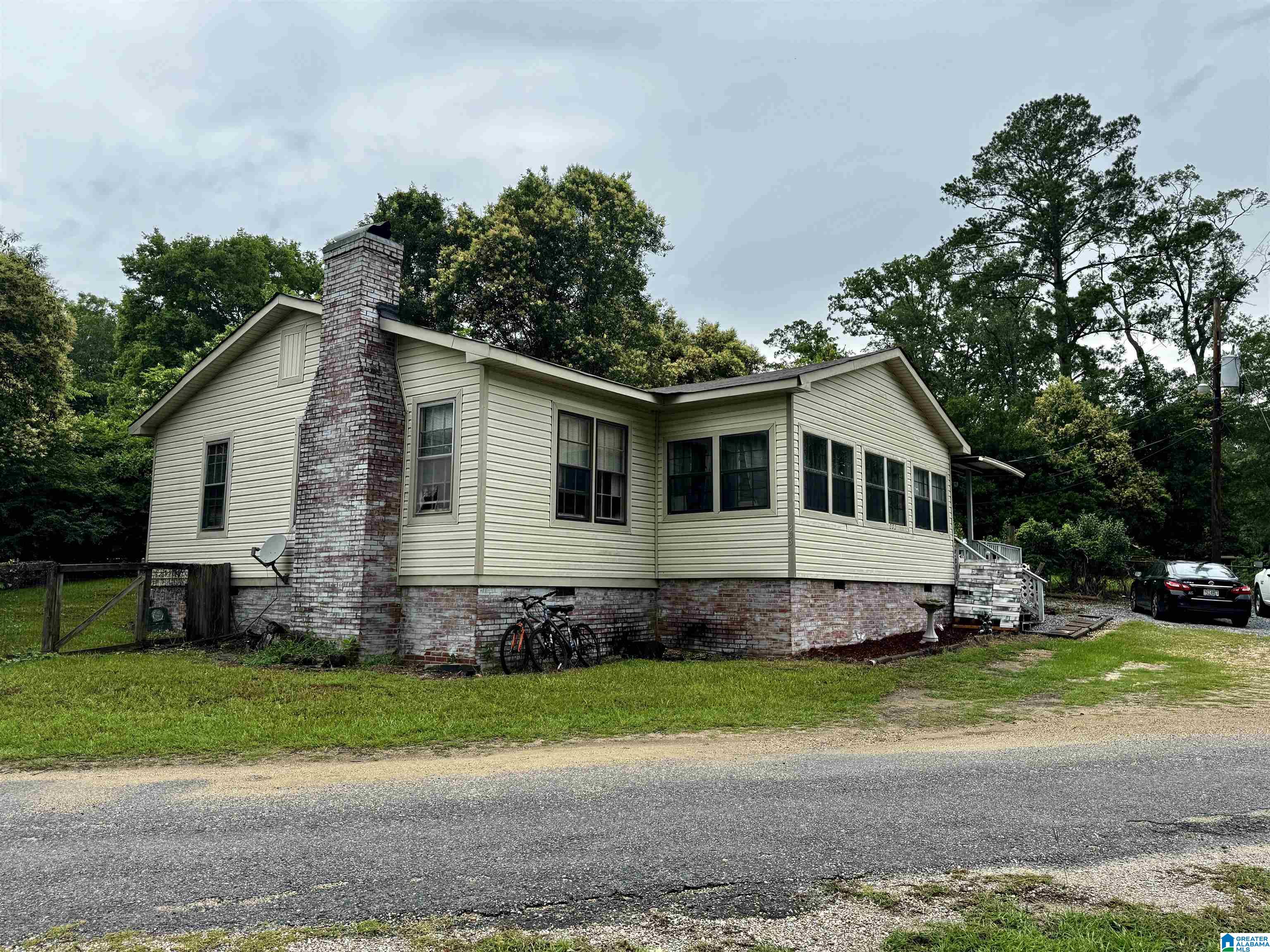 203 Briar Loop Road Deatsville, AL 36022 - Photo 2 of 17