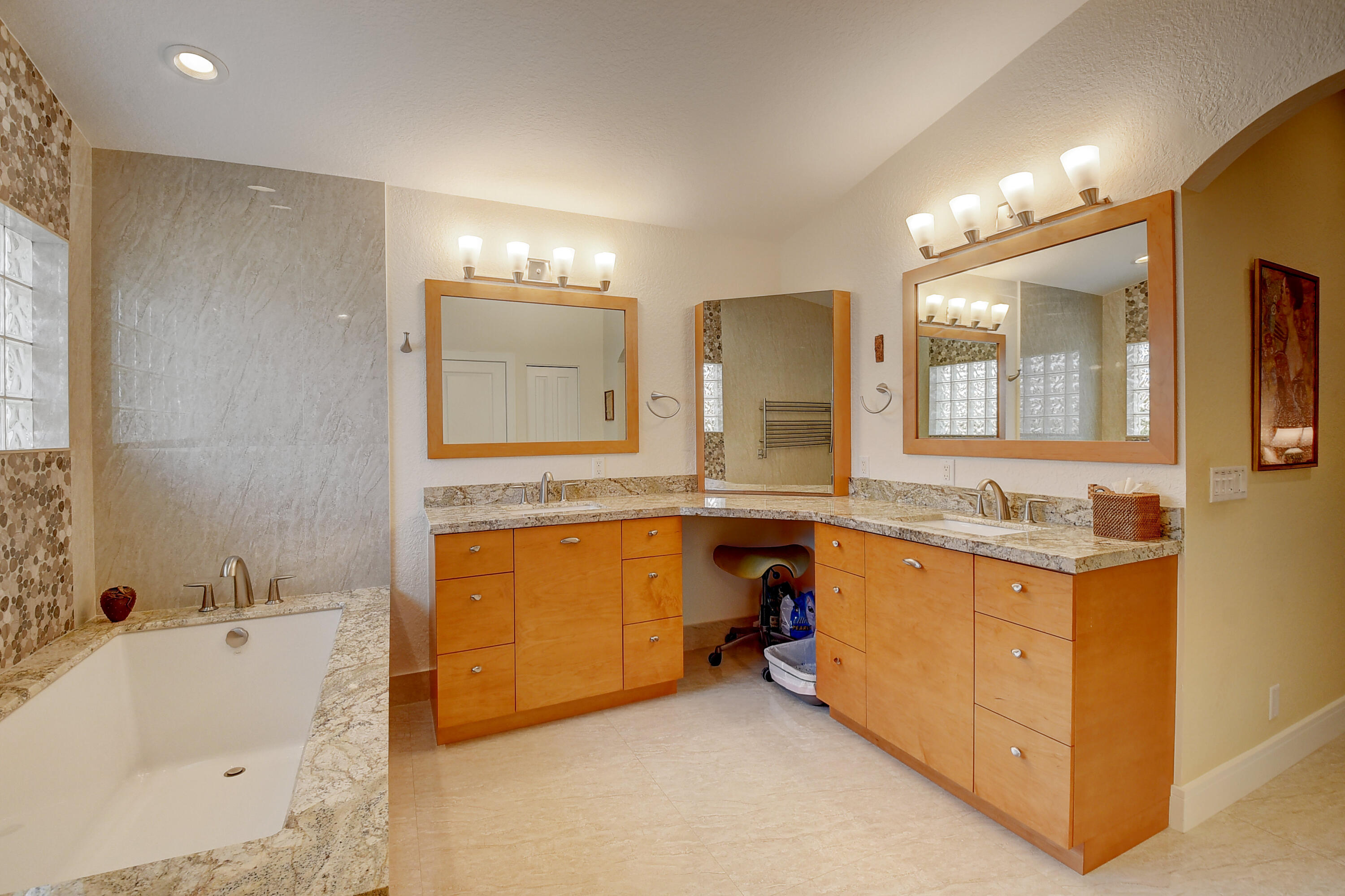 7332 Falls Road West Boynton Beach, FL 33437 - Photo 16 of 43 Primary Bath