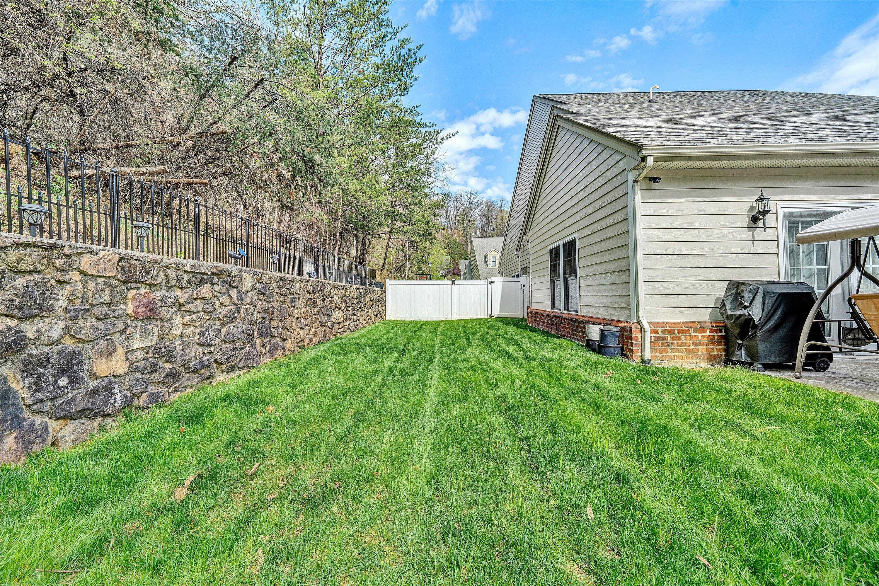 5424 Quail Ridge Court Roanoke, VA 24018 - Photo 39 of 41 a view of a back yard of the house