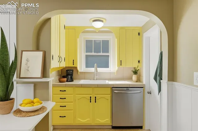 $350,000 | 2002 Oak Way, Colorado Springs, CO 80906