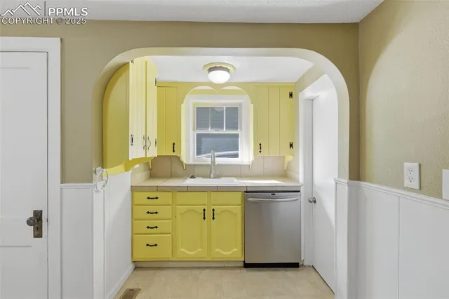 $350,000 | 2002 Oak Way, Colorado Springs, CO 80906