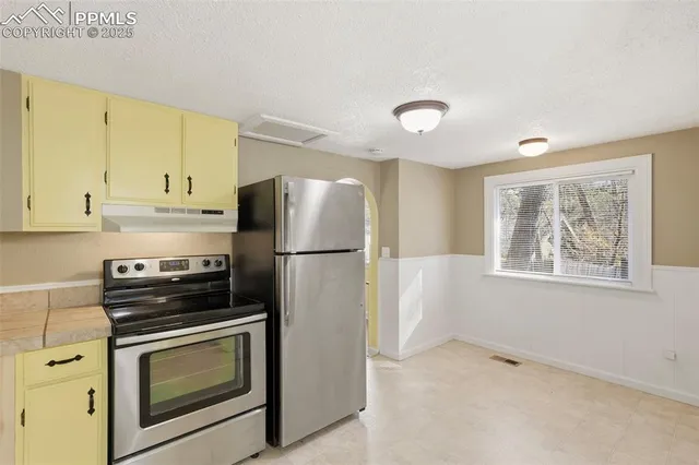 $350,000 | 2002 Oak Way, Colorado Springs, CO 80906