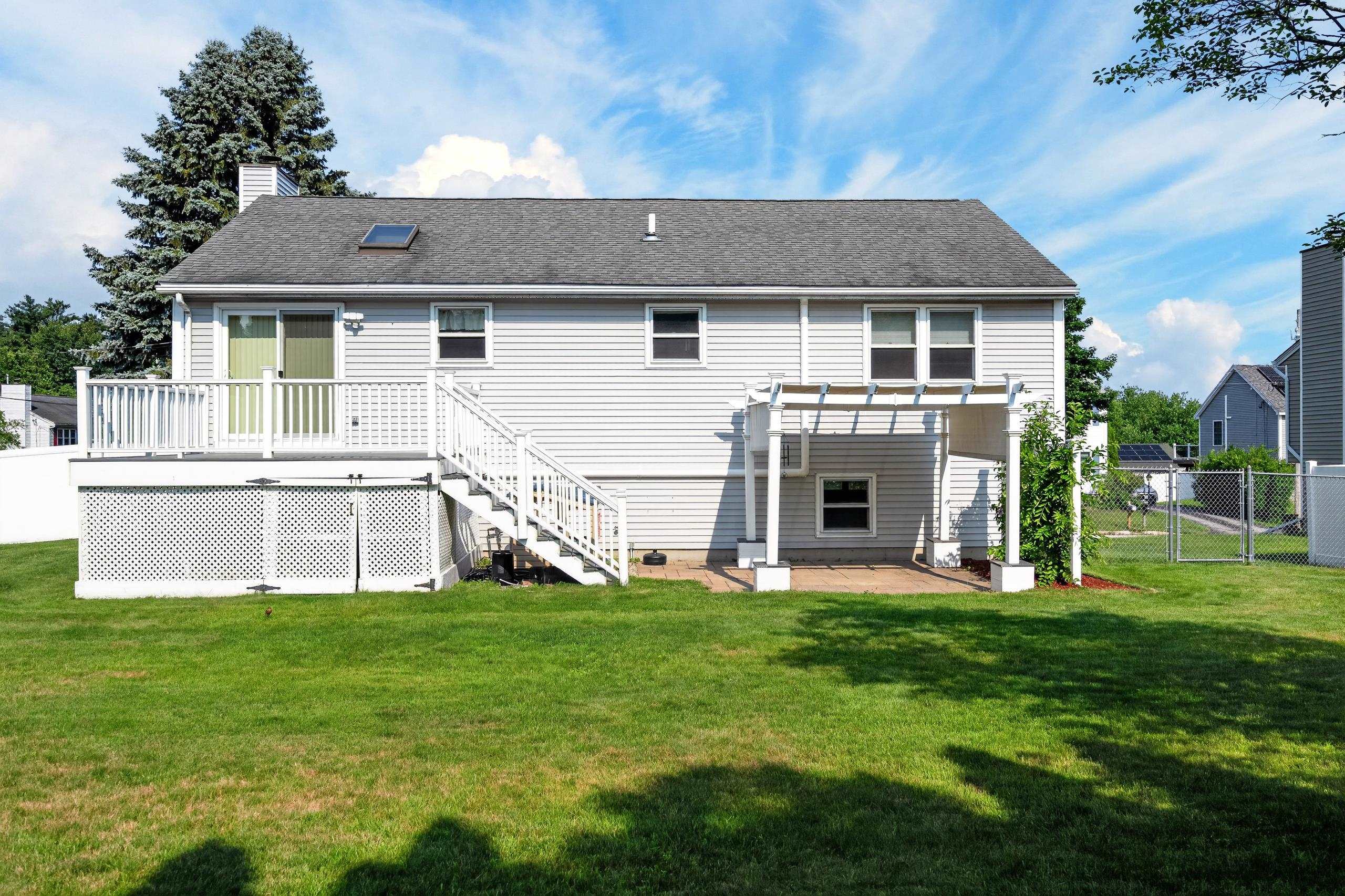 94 Pullman Street Manchester, NH 03103 - Photo 4 of 37