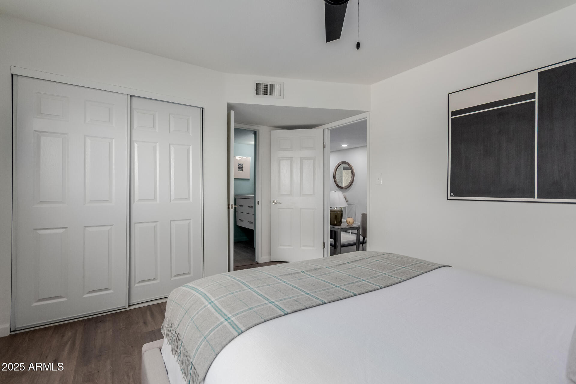 5525 East Thomas Road, Unit M12 Phoenix, AZ 85018 - Photo 15 of 42 Primary bedroom