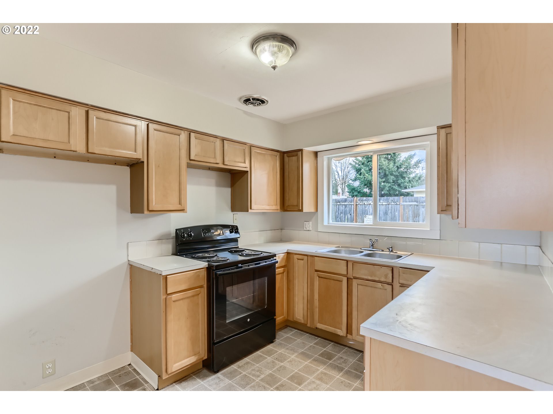 19730 Southwest Kinnaman Road Beaverton, OR 97078 - Photo 10 of 32 Gallery Image 10