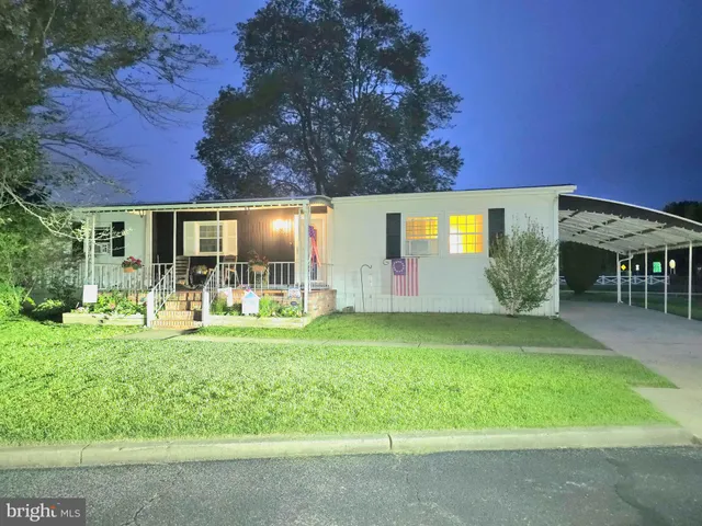 a view of outdoor space yard and porch